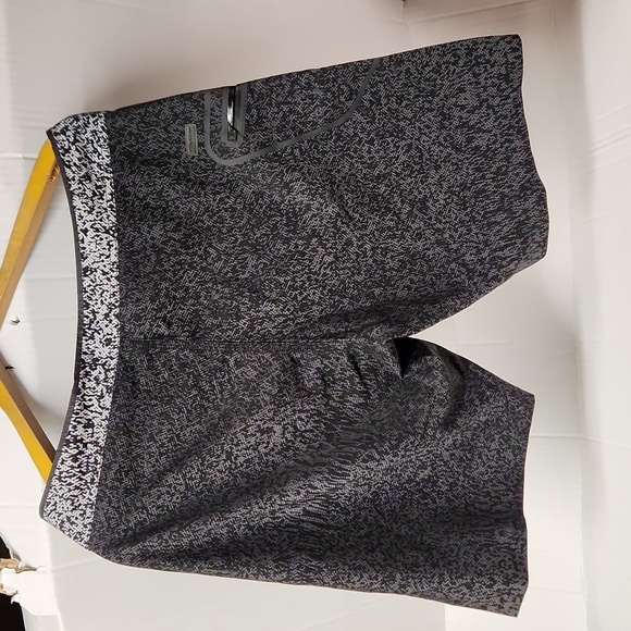 Volcom Mod-Tech Men's sz 30 waist w/drawstring one right pocket Shorts - Picture 5 of 6